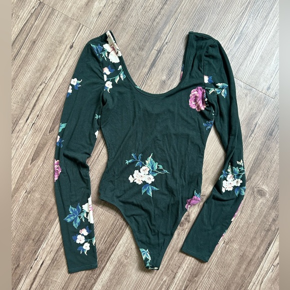 ARITZIA Wilfred floral bodysuit - Picture 1 of 3